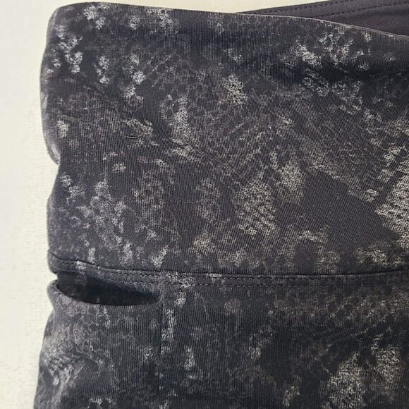 Tuff Athletics Snake Print Leggings Womens Size M Black Gray w/ Side Pockets - Picture 9 of 12
